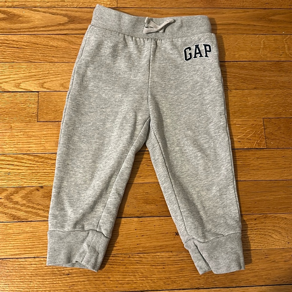 Grey 2T gap sweatpants